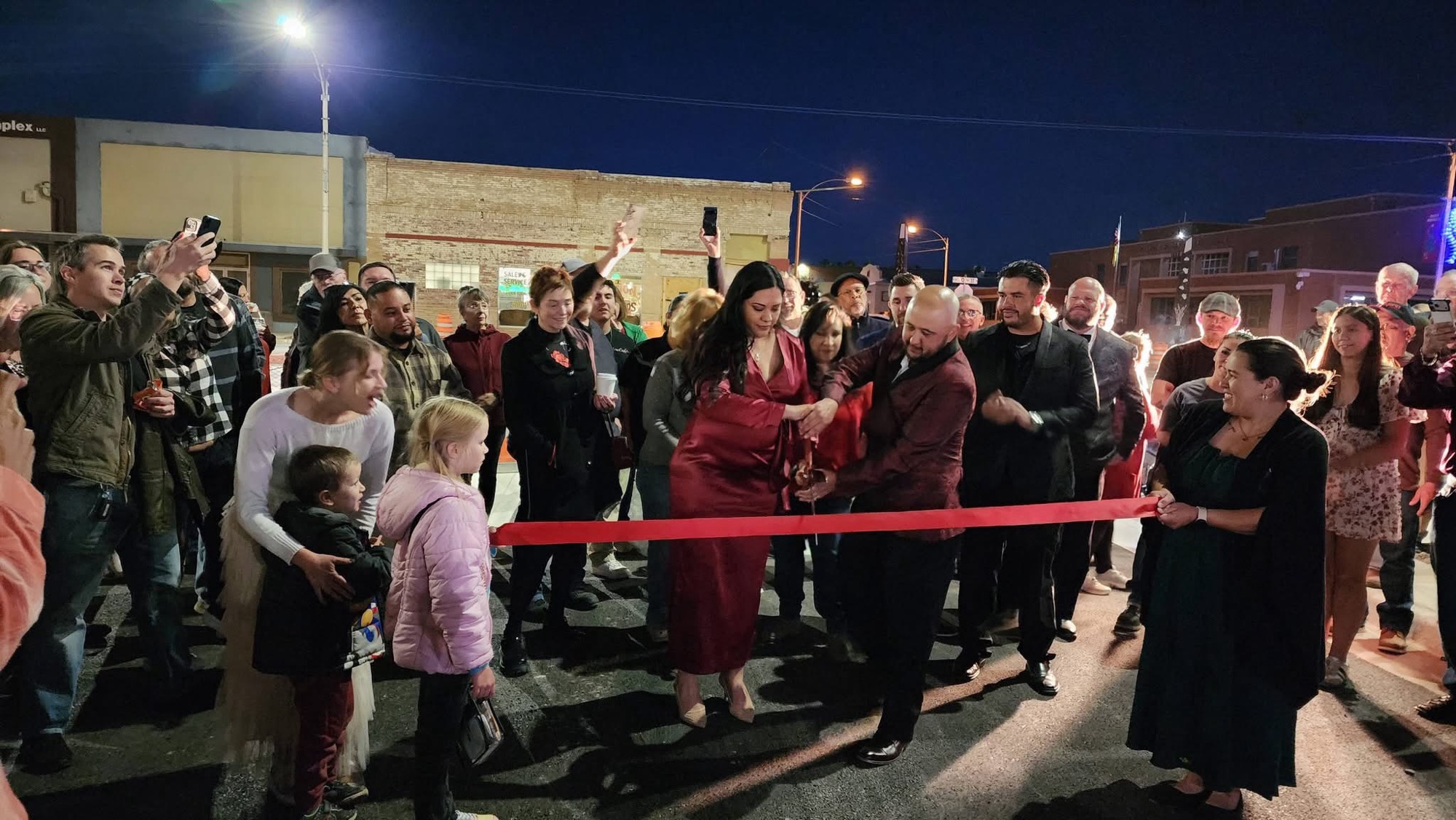Alamogordo Celebrates Early Finish: Mayor Susan Payne with MainStreet Leaders Cut Ribbon on New York Avenue Rehab – Months Ahead of Schedule