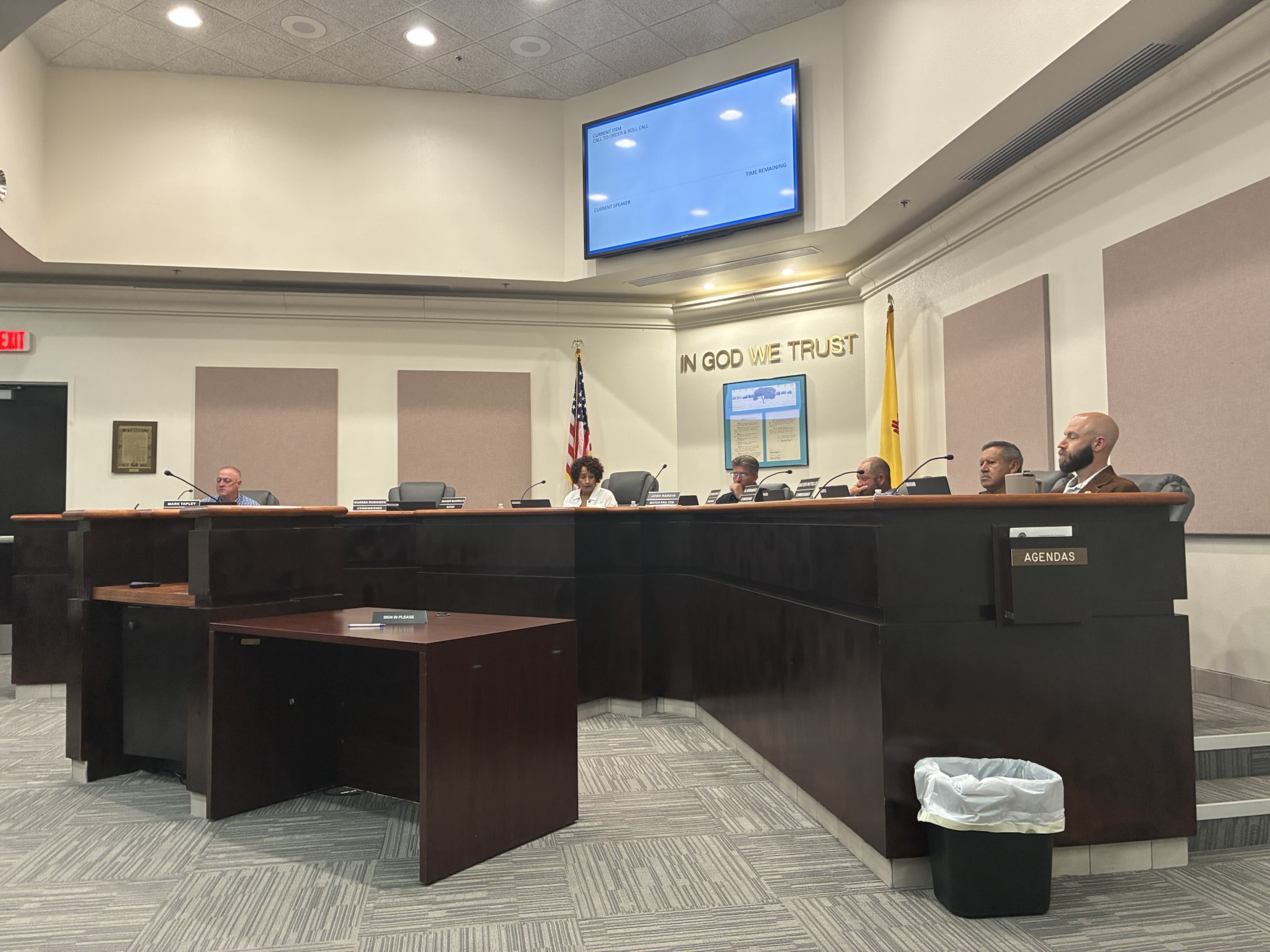 Heated Exchanges Erupt at Alamogordo City Commission Meeting Over Stockwell Hiring, Exposing Long-Simmering Divisions